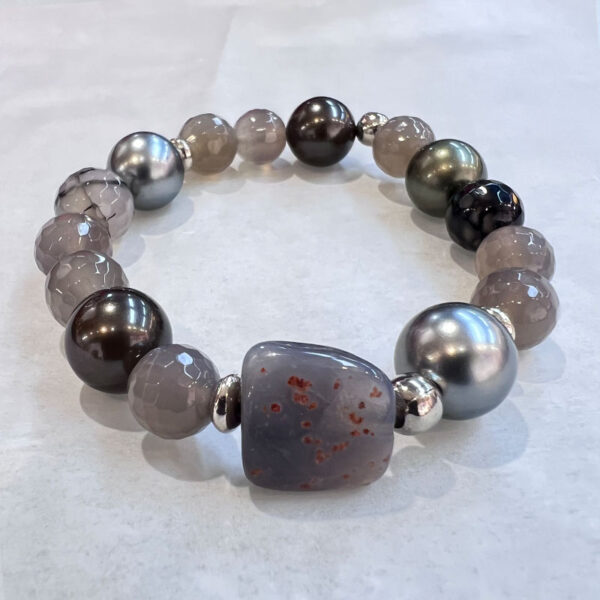 Health and Fortune Gray Agate Bracelet with Shell Beads Harmony